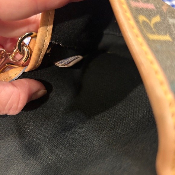 Dooney & Bourke wristlet wallet in perfect condition! - Picture 4 of 9